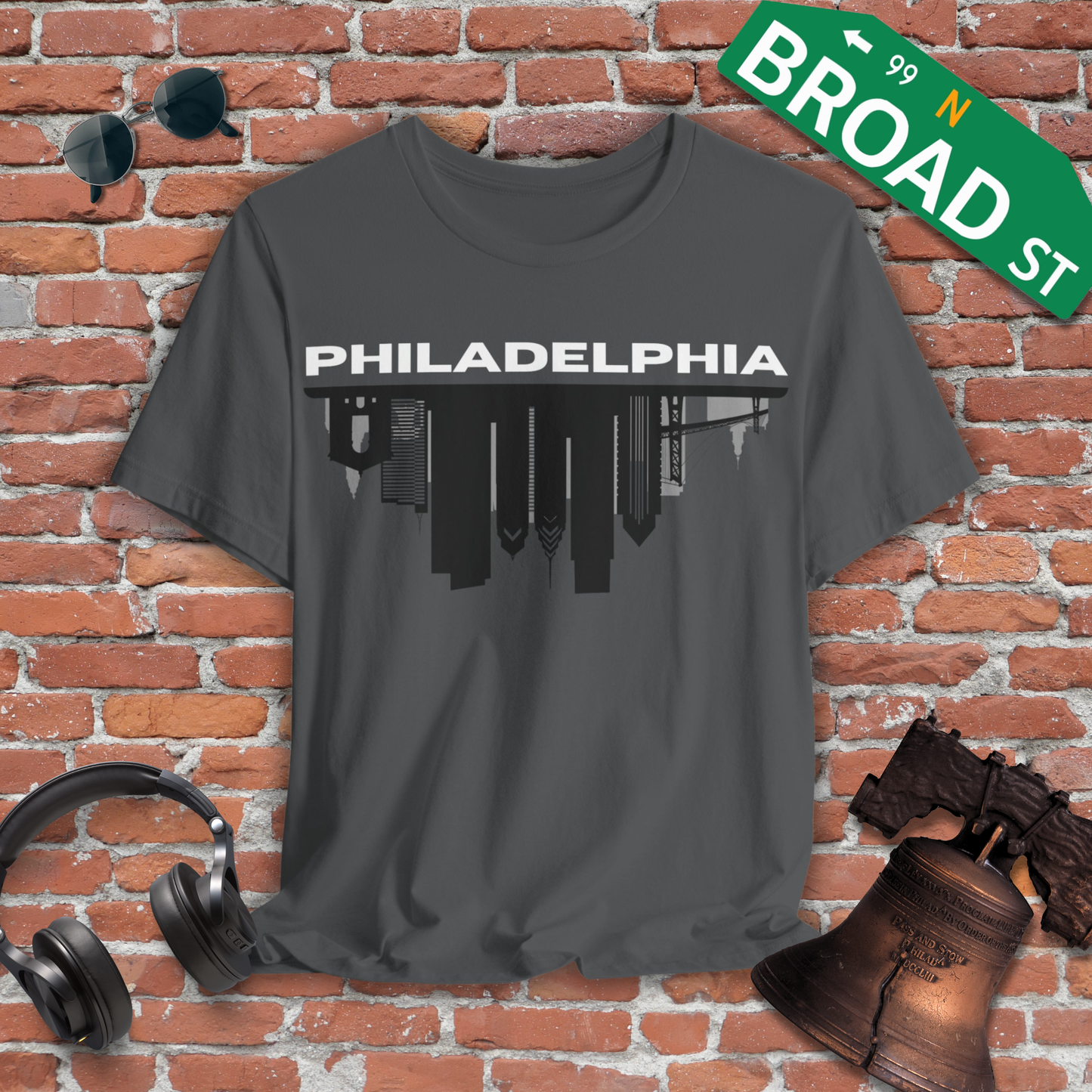 Philadelphia Flipped Skyline - Black Tee